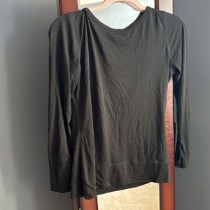 Long sleeve low back Gap dry fit shirt
